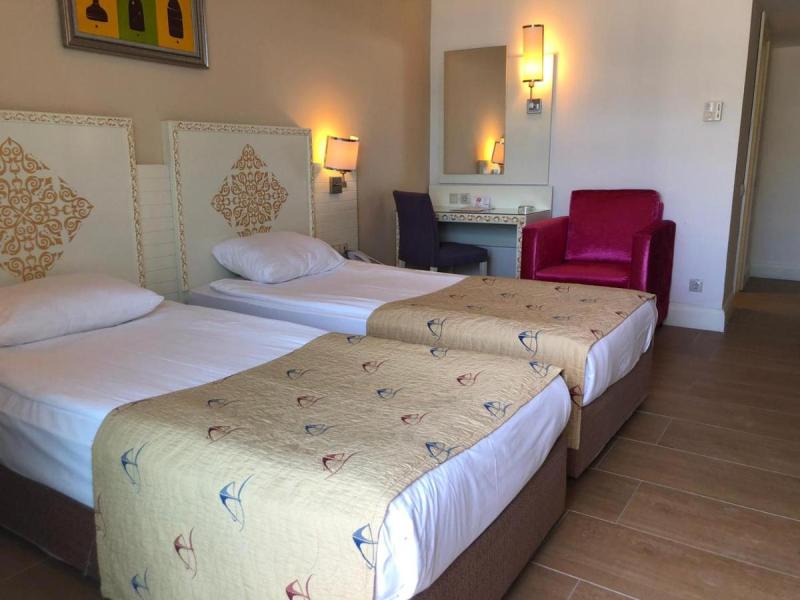 Crystal Admiral Resort Suites & Spa