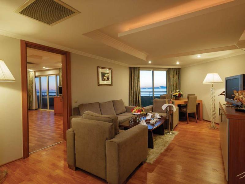 Crystal Admiral Resort Suites & Spa