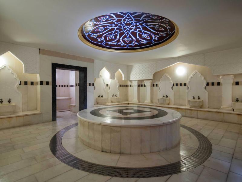 Crystal Admiral Resort Suites & Spa