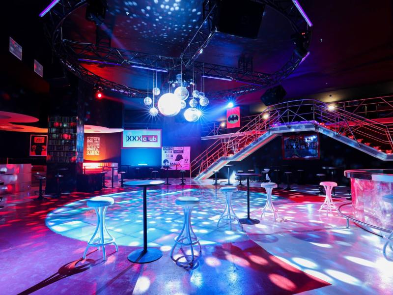 Crystal Admiral Resort Suites & Spa