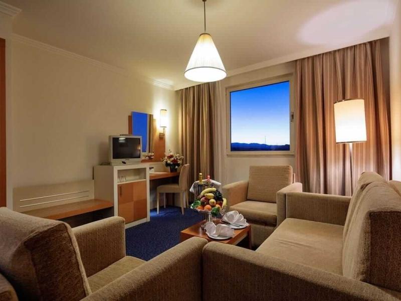 Crystal Admiral Resort Suites & Spa