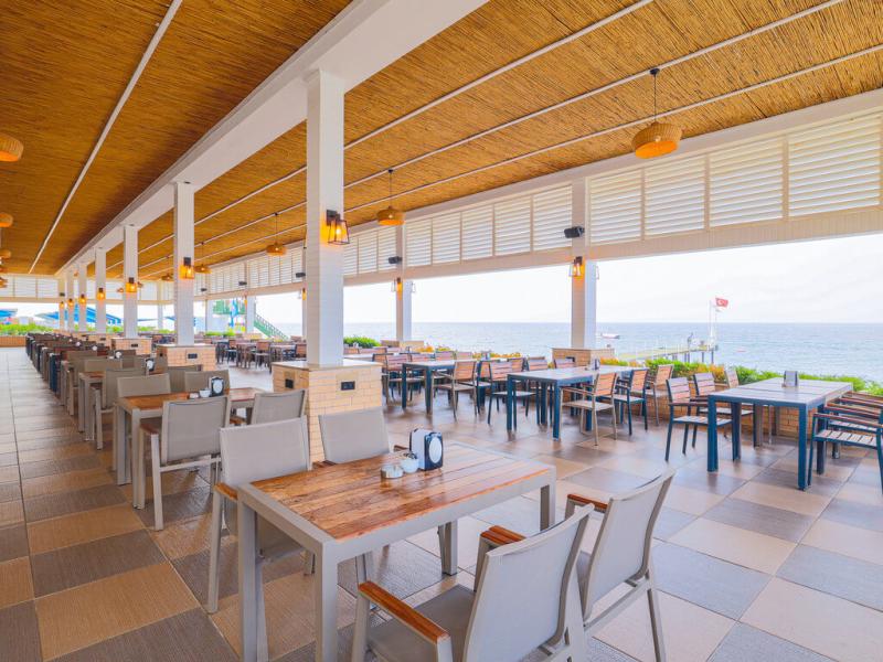 Crystal Admiral Resort Suites & Spa