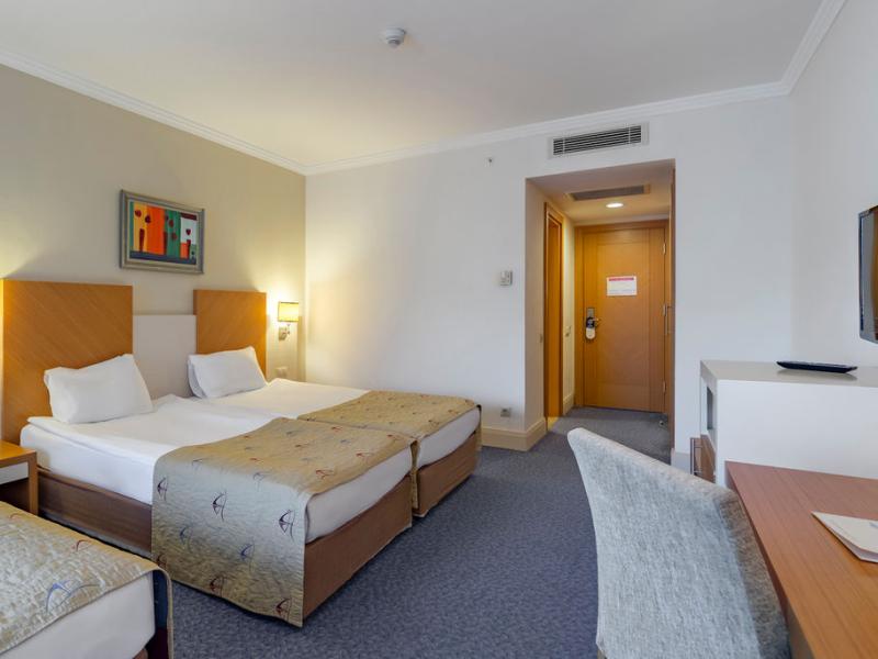 Crystal Admiral Resort Suites & Spa