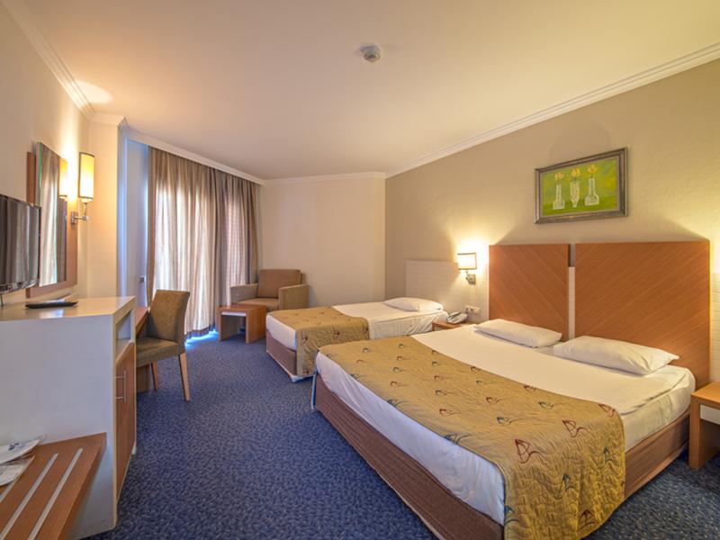 Crystal Admiral Resort Suites & Spa