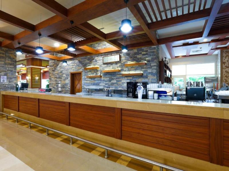 Crystal De Luxe Resort & Spa