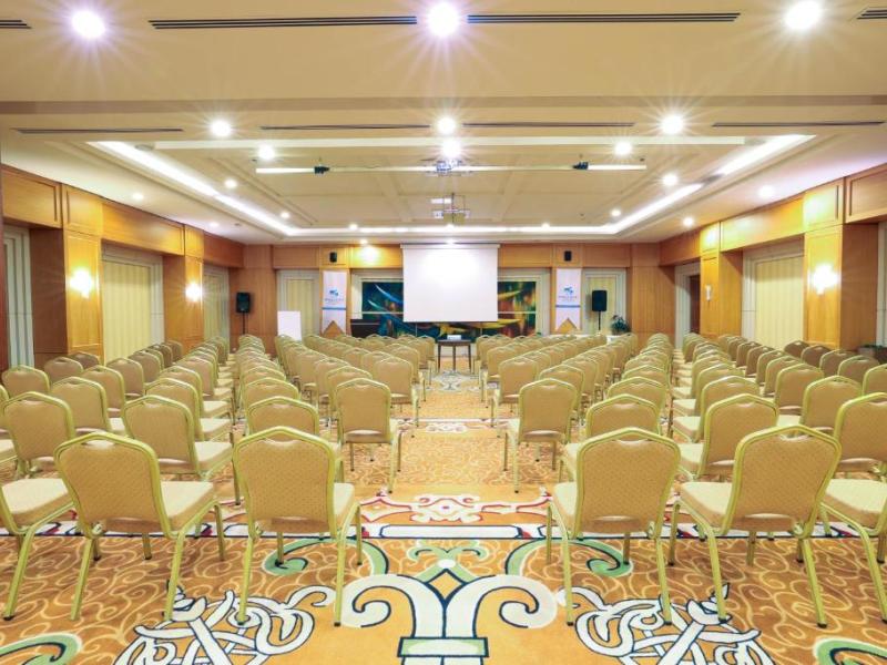 Crystal De Luxe Resort & Spa