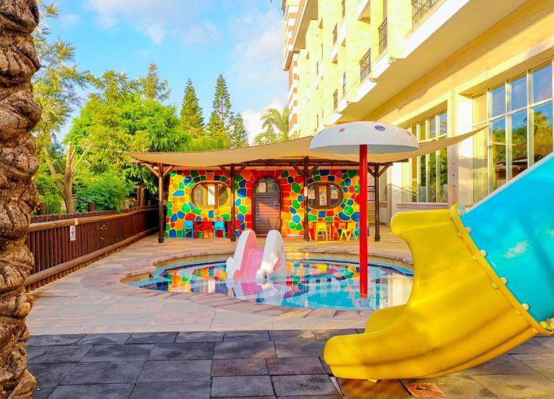 Crystal De Luxe Resort & Spa