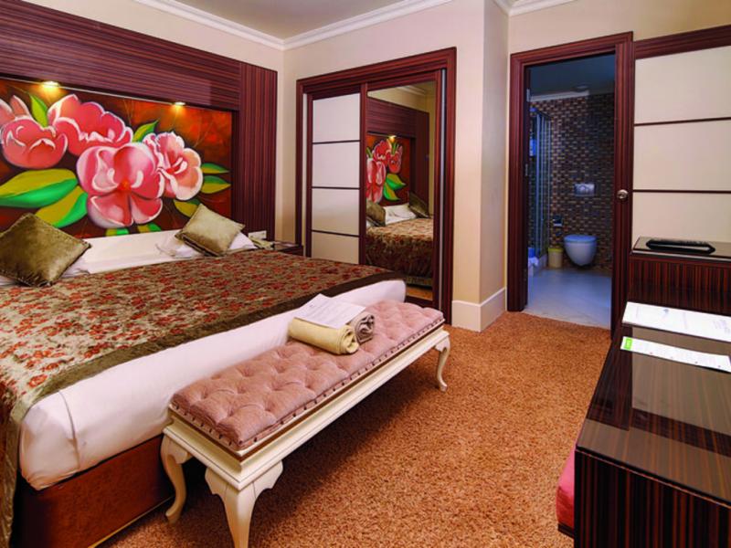 Crystal De Luxe Resort & Spa