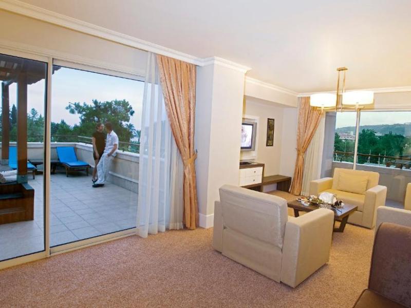 Crystal De Luxe Resort & Spa