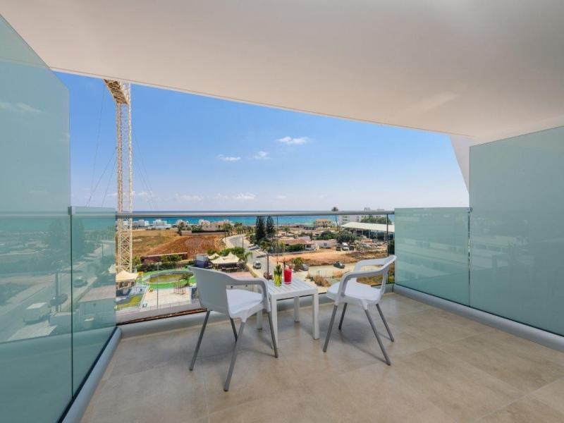 Tasia Maris Club Seasons