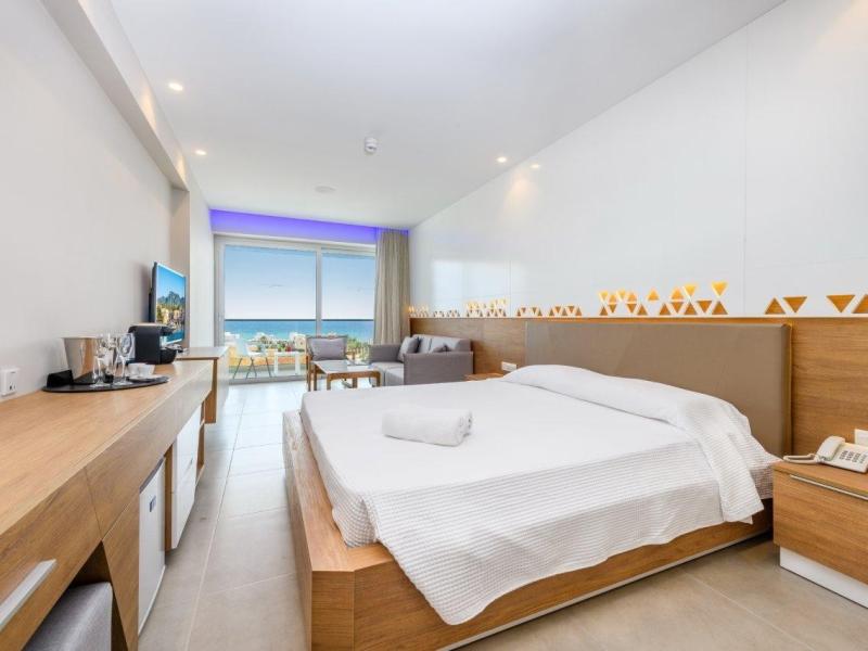 Tasia Maris Club Seasons