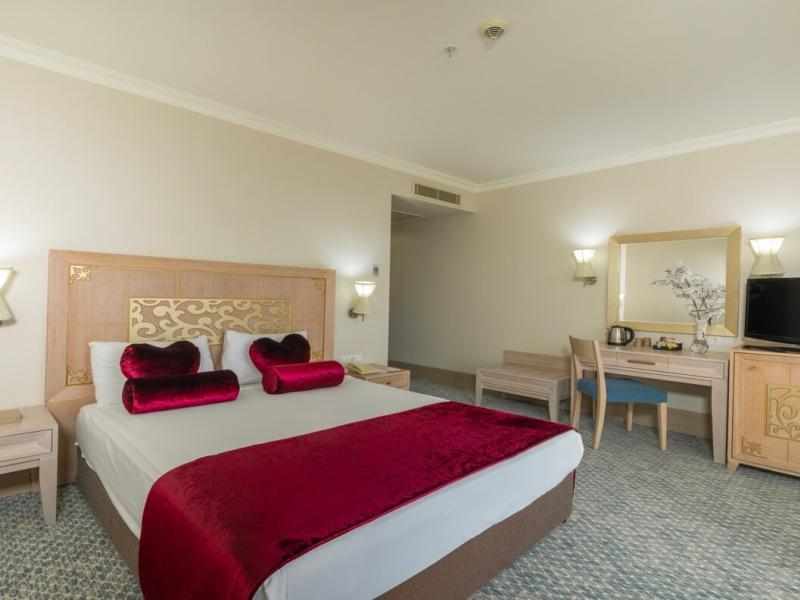 Crystal Family Resort & Spa