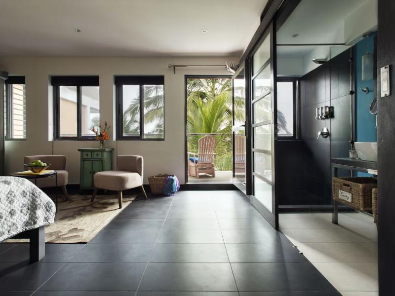 Owl and the Pussycat Hotel