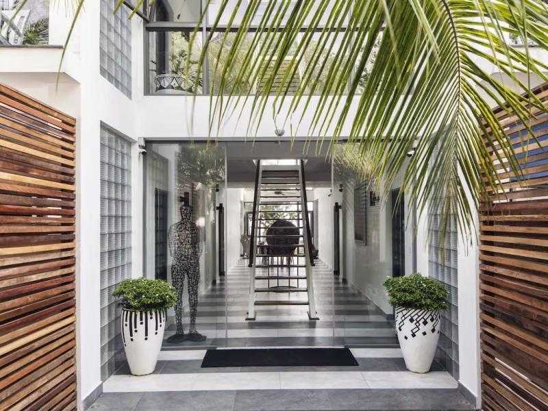 Owl and the Pussycat Hotel