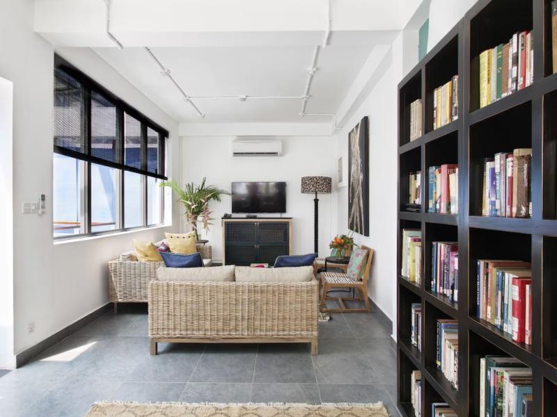 Owl and the Pussycat Hotel