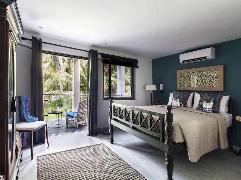 Owl and the Pussycat Hotel