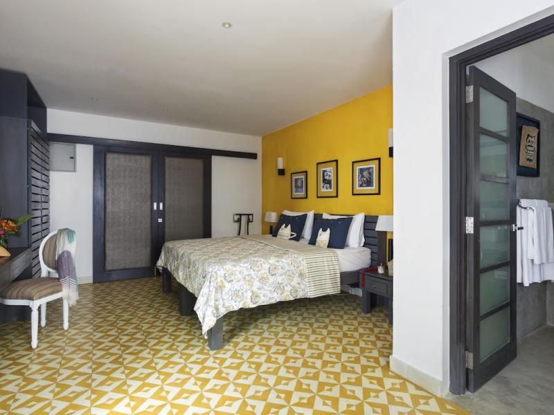 Owl and the Pussycat Hotel