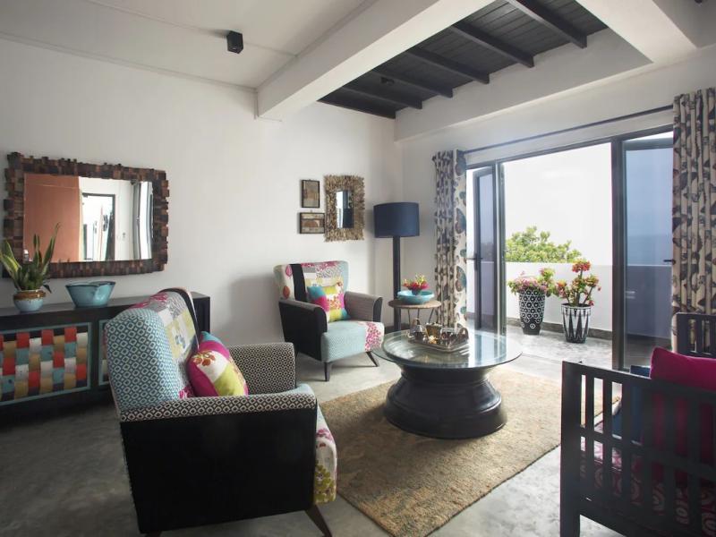 Owl and the Pussycat Hotel