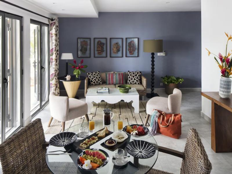 Owl and the Pussycat Hotel