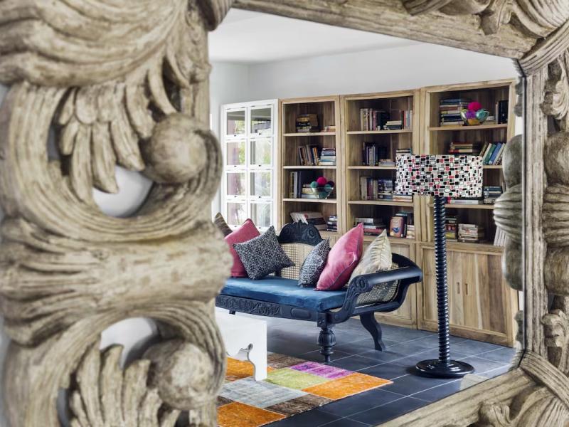 Owl and the Pussycat Hotel