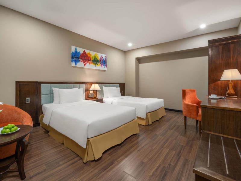 Yarra Ocean Suites Danang