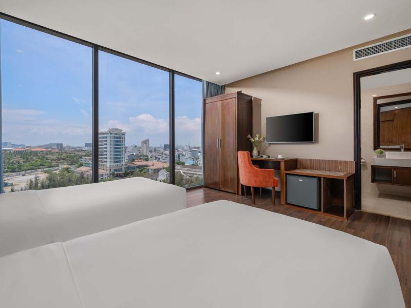 Yarra Ocean Suites Danang