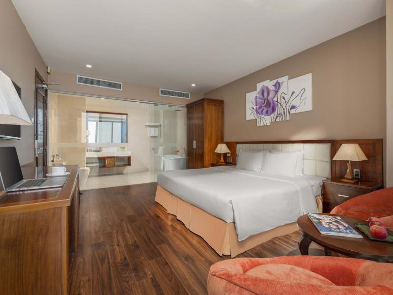 Yarra Ocean Suites Danang