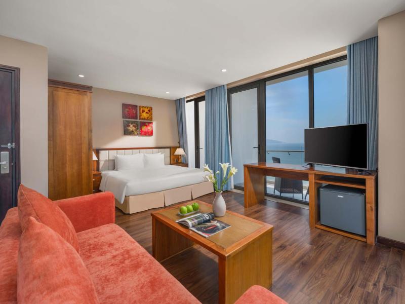Yarra Ocean Suites Danang
