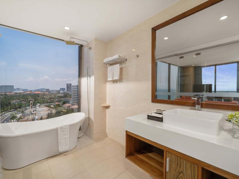 Yarra Ocean Suites Danang