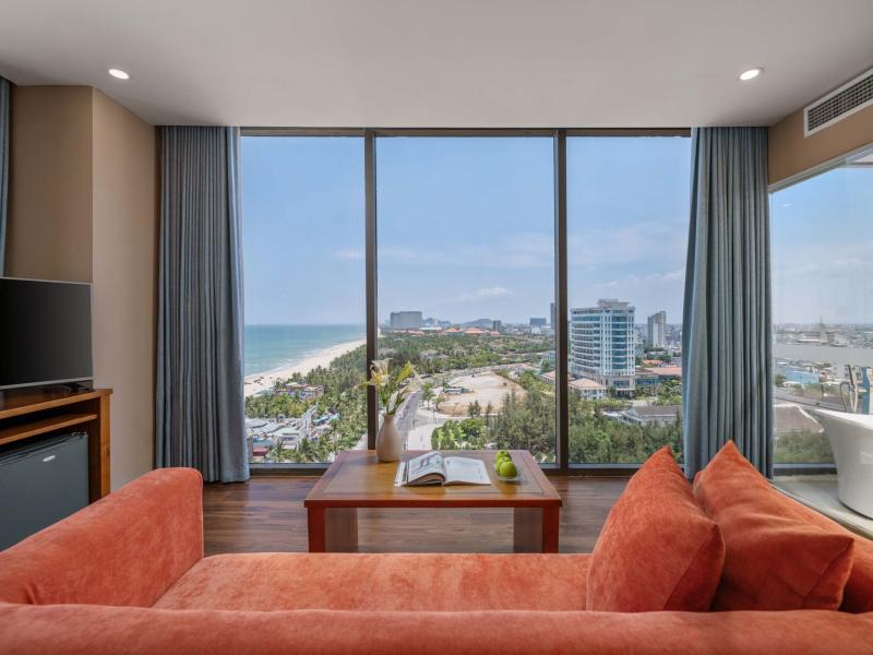 Yarra Ocean Suites Danang
