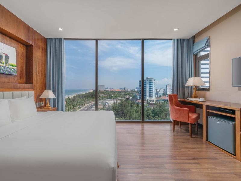 Yarra Ocean Suites Danang