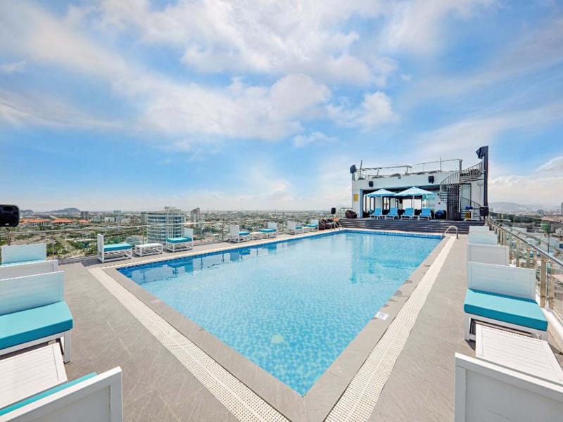 Yarra Ocean Suites Danang