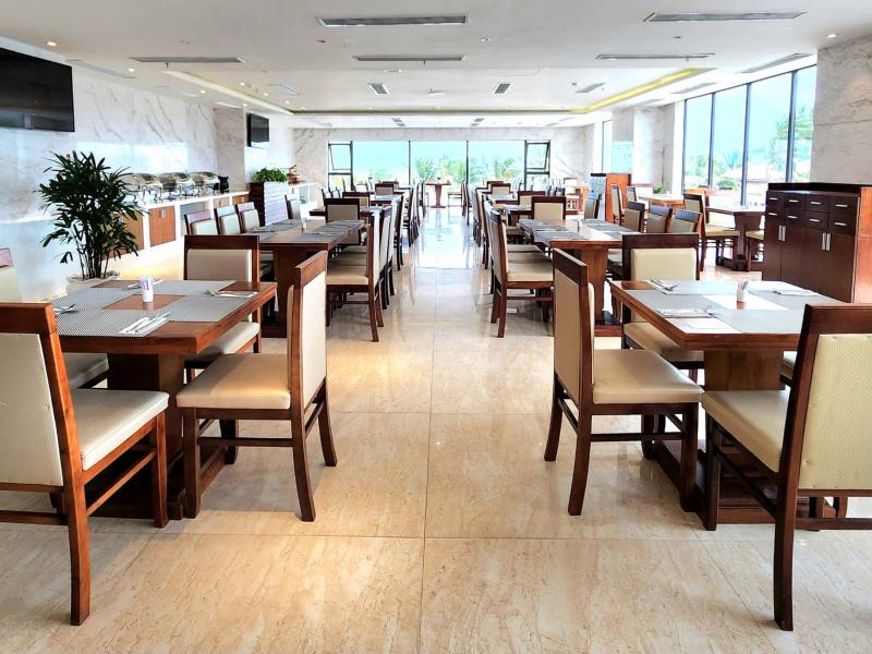 Yarra Ocean Suites Danang