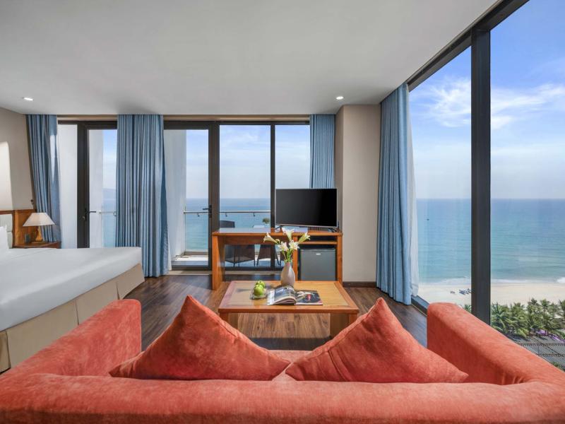 Yarra Ocean Suites Danang