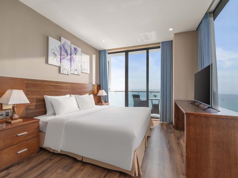 Yarra Ocean Suites Danang