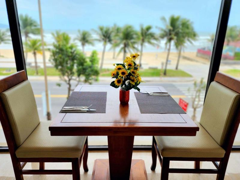 Yarra Ocean Suites Danang