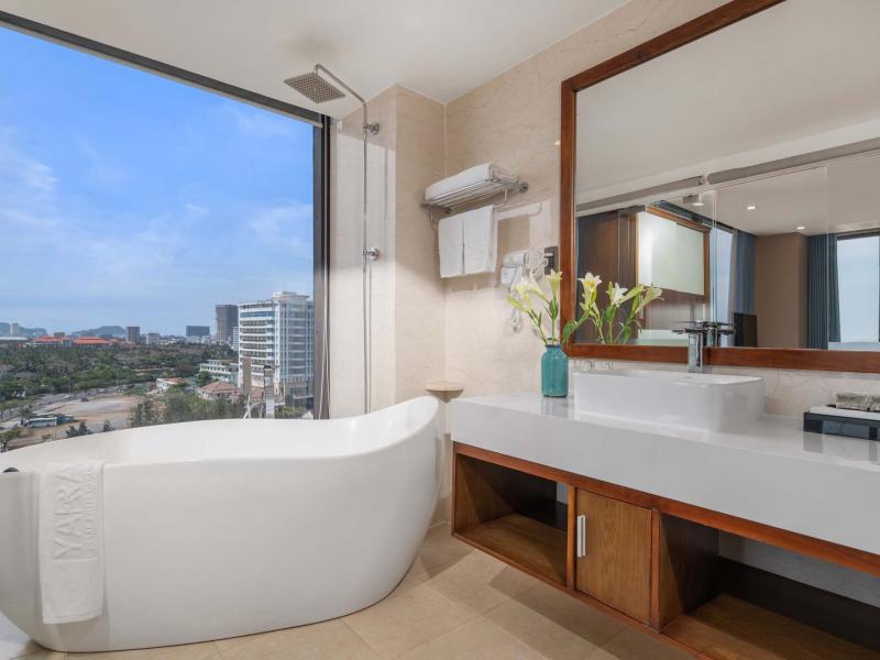 Yarra Ocean Suites Danang