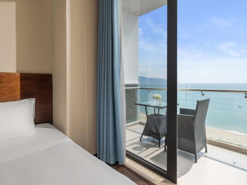 Yarra Ocean Suites Danang