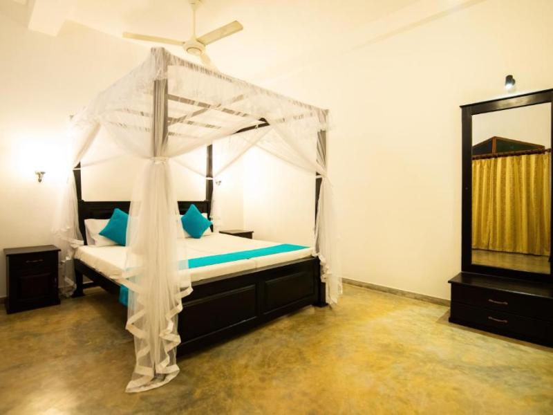 International Beach Hotel & Restaurant