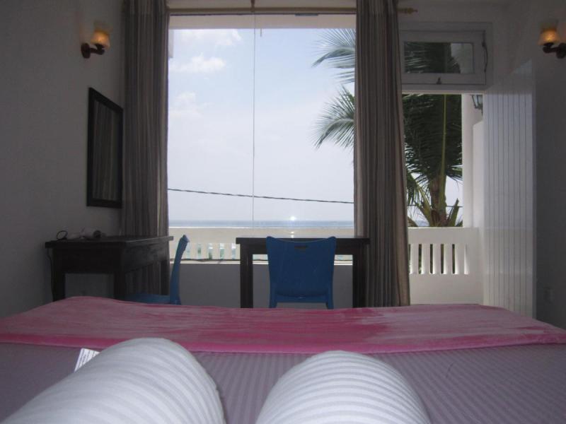 White Surfing Beach Resort