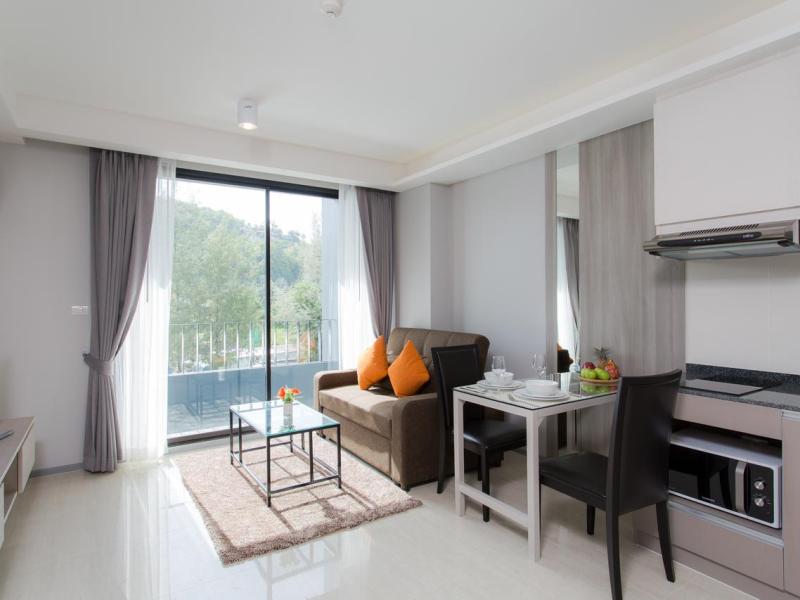 6th Avenue Surin Beach