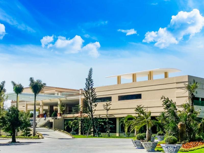 Diamond Bay Golf & Villas