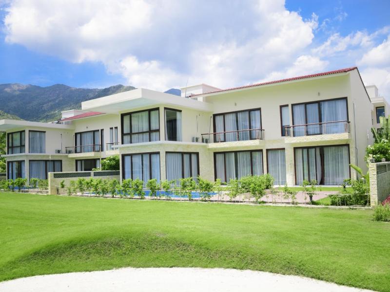 Diamond Bay Golf & Villas