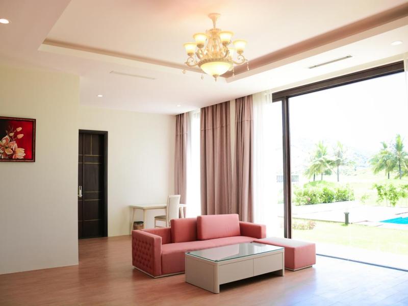 Diamond Bay Golf & Villas