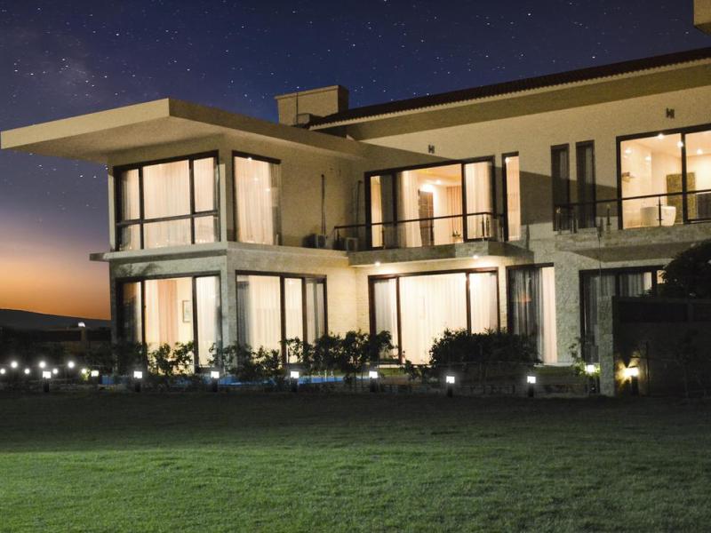 Diamond Bay Golf & Villas
