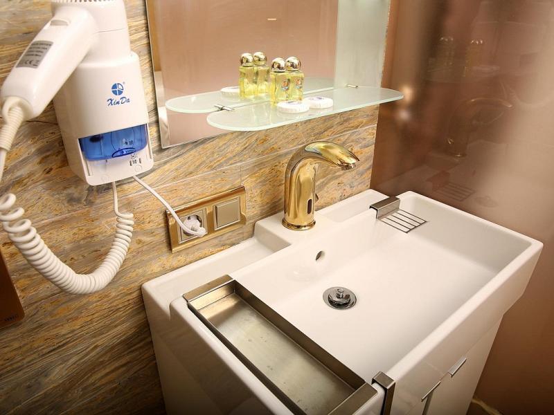 Laleli Blue Marmaray