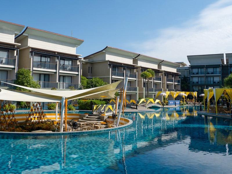 Le Meridien Khao Lak Resort & Spa