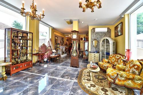 Serena Palace