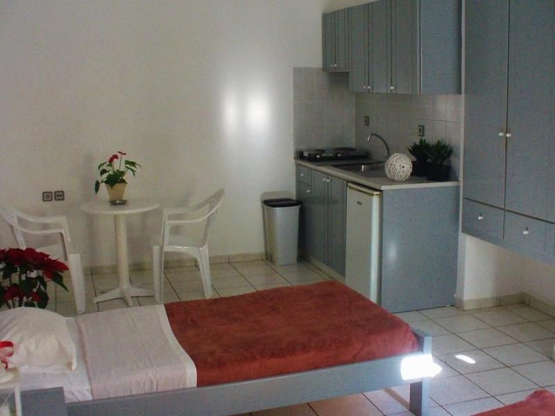 7 Days Studios & Apts