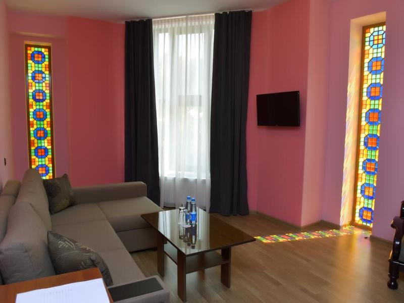 Yaffle Inn Boutique Hotel